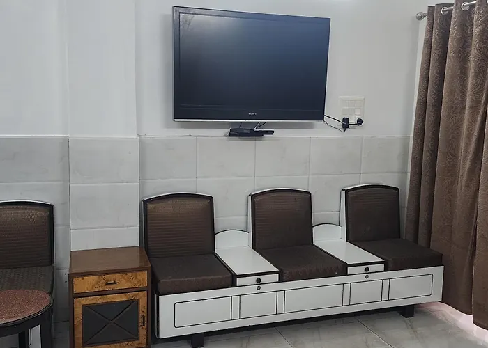 Premium Guest House Near To Blk - Max Hospital